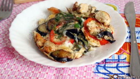 баклажаны с курицей в омлете