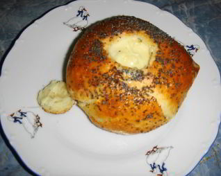 Булка с омлетом и маком