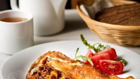 Рецепт Деревенский омлет с лисичками и луком