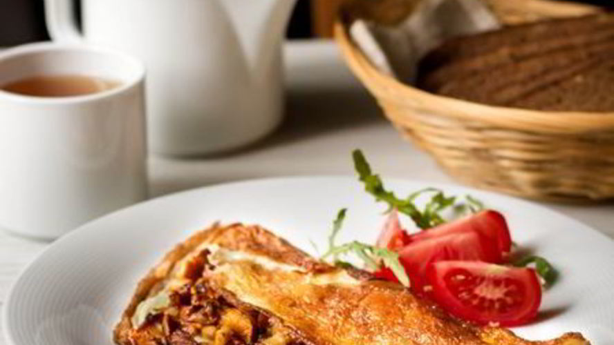 Рецепт деревенский омлет с лисичками и луком