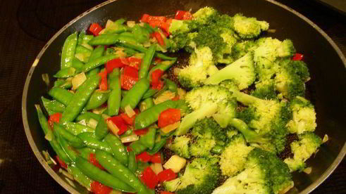 фриттата с брокколи и копченым лососем