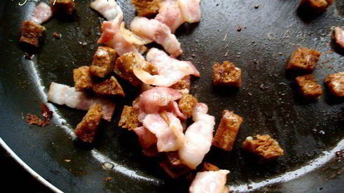 фриттата с лисичками и беконом