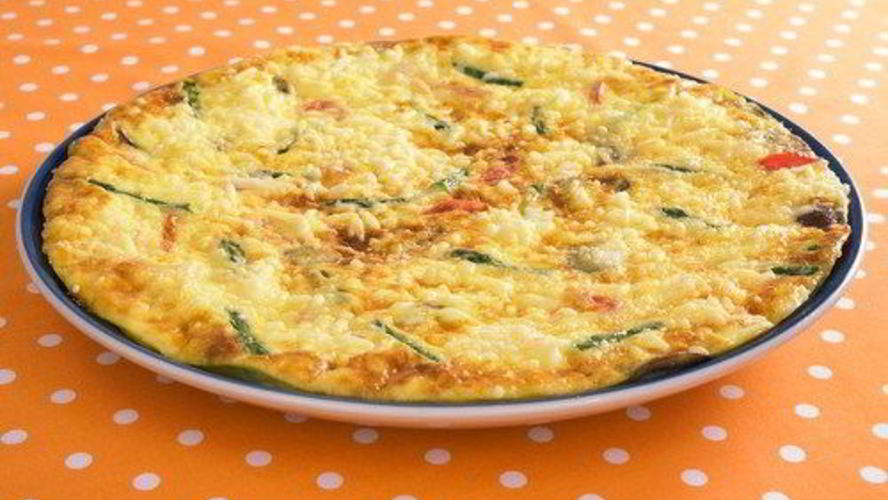 Рецепт фриттата с молодым картофелем, цукини, сыром и вялеными томатами