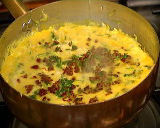 Фриттата с начинкой из курицы и овощей