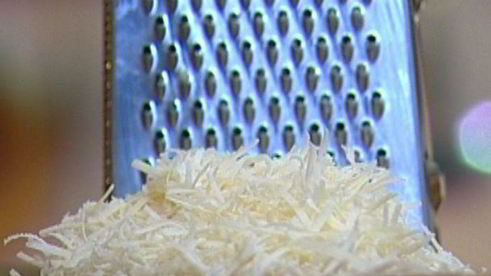 фриттата с пармезаном, бататом и красным луком