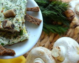 Омлет на сметане с шампиньонами и кабачками