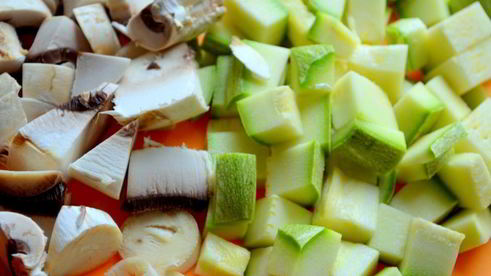 омлет на сметане с шампиньонами и кабачками