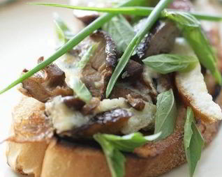 Омлет с грибами и куриной печенкой