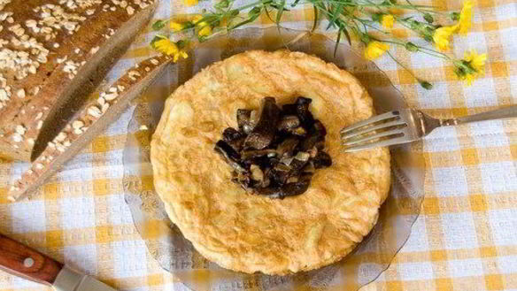 Рецепт Омлет с грибами, луком и зеленью