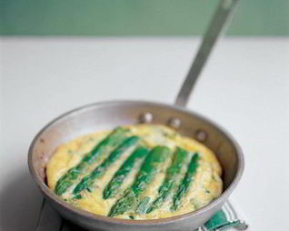 Омлет с картофелем и спаржей