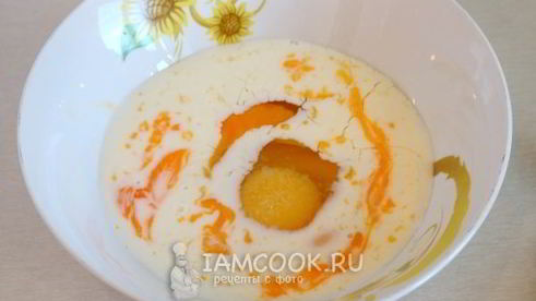 омлет с картошкой на сковороде