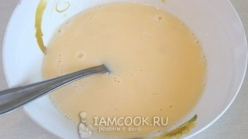 омлет с картошкой на сковороде