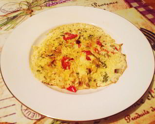 Омлет с луком-пореем и помидорами