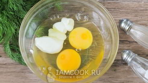 омлет с майонезом на сковороде