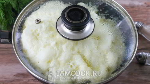 омлет с майонезом на сковороде