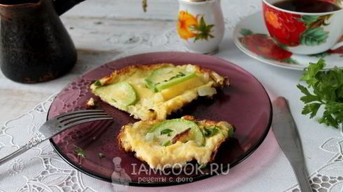 омлет с обжаренными кабачками
