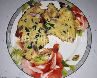 Омлет с помидорами и беконом