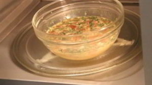 омлет с помидорами в микроволновке