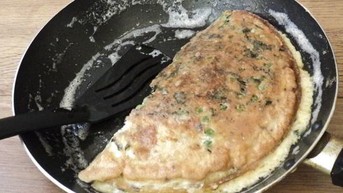 омлет с зеленым горошком