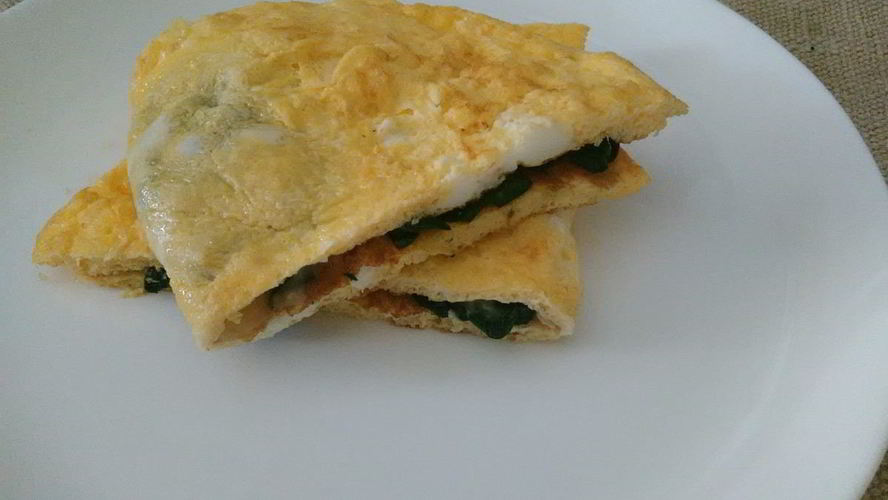 Рецепт омлет со шпинатом и сыром