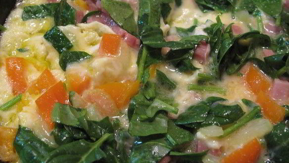 Рецепт Омлет со шпинатом, окороком и овощами