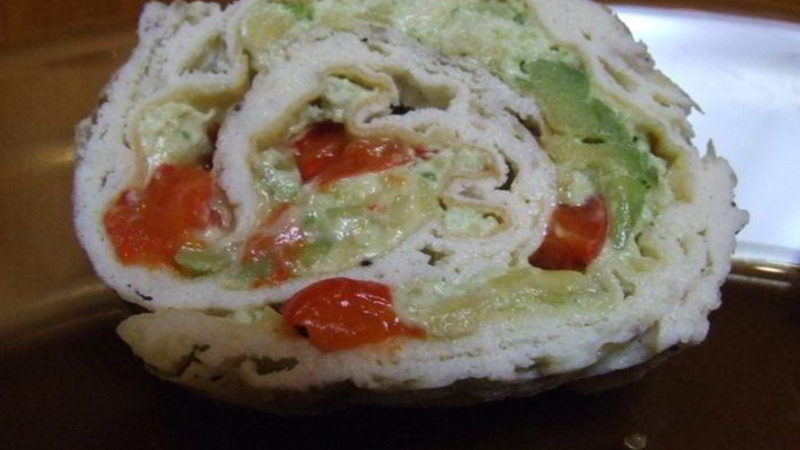 Рецепт рулет из омлета, авокадо и болгарского перца