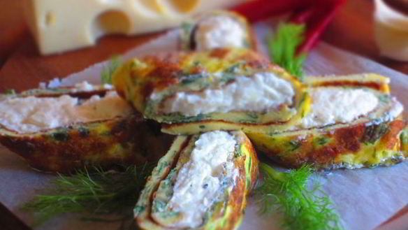 Рецепт Рулетики из омлета с творожно-сырной начинкой