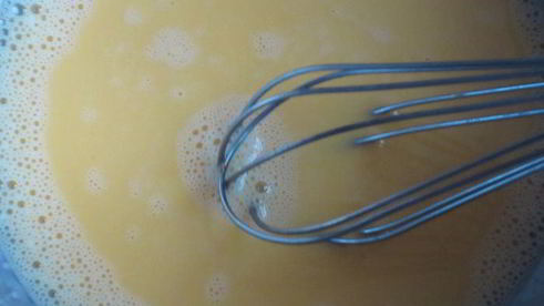 рулетики из омлета с творожно-сырной начинкой