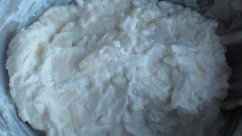 рулетики из омлета с творожно-сырной начинкой