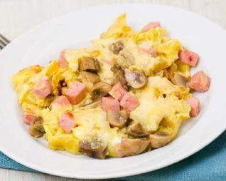 Сытный омлет с грибами и ветчиной