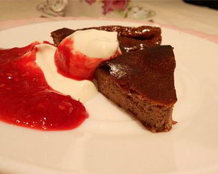 Творожный омлет с какао