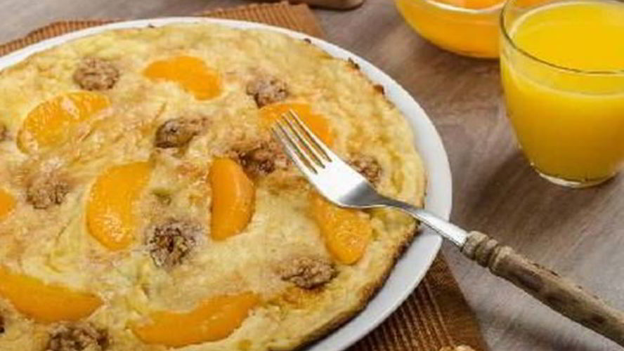 Рецепт воздушный омлет с персиками, орехами и имбирем