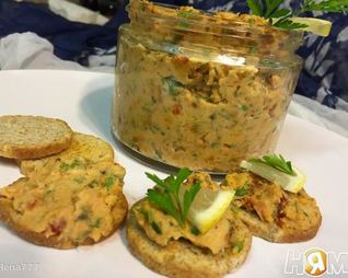 Паштет из белой фасоли с вялеными помидорами