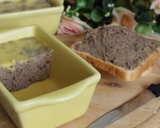 Паштет из свиной печени с черносливом