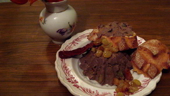 Рецепт Паштет с вялеными томатами и изюмом по-чешски