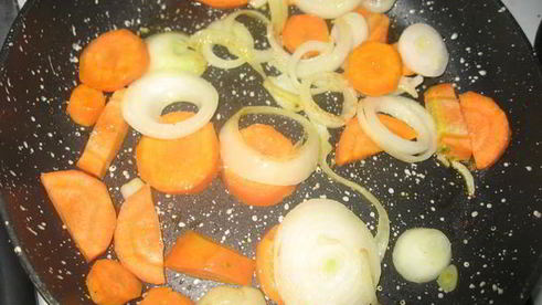 паштет с вялеными томатами и изюмом по-чешски