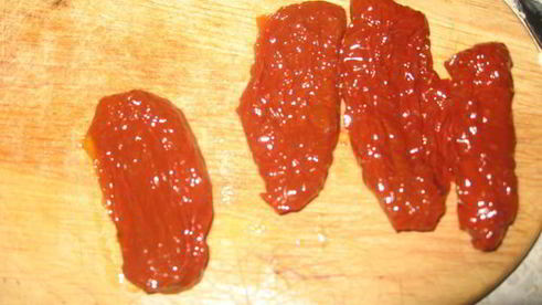 паштет с вялеными томатами и изюмом по-чешски