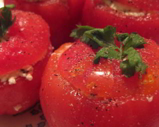 Помидоры, фаршированные рикоттой с прованскими травами