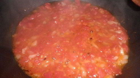 помидоры с беконом на чесночном хлебе