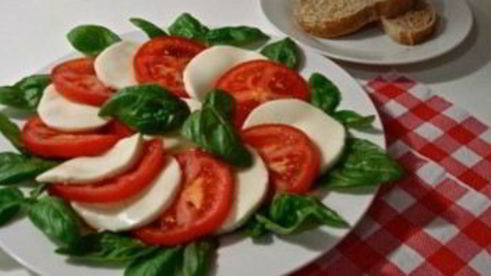 помидоры с сыром моцарелла
