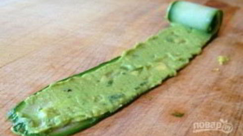 праздничная закуска из авокадо и огурца