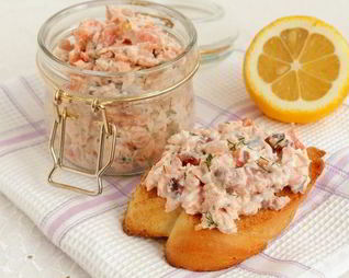 Рийет из лосося с миндалем