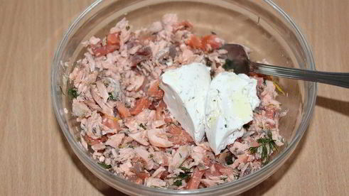 рийет из лосося с миндалем