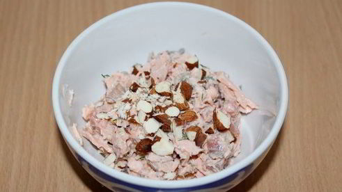 рийет из лосося с миндалем