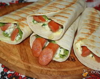 Гриль-роллы с острыми колбасками Джинга-Джинга