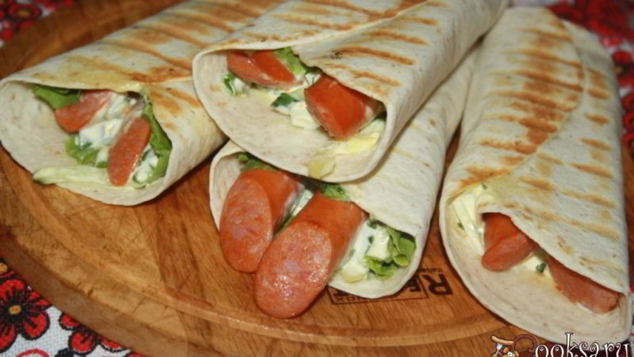 Рецепт гриль-роллы с острыми колбасками джинга-джинга