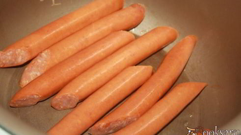 гриль-роллы с острыми колбасками джинга-джинга