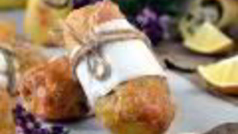 хрустящие роллы с начинкой из рыбы и песто