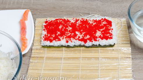 масаго ролл с лососем и сыром