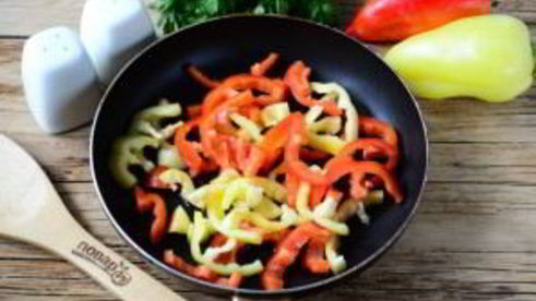 мясные роллы, фаршированные овощами